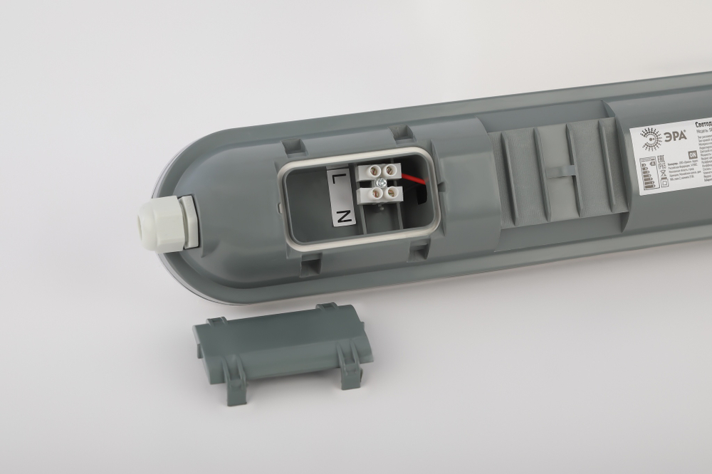 Светильник LED линейный ДСП 18Вт 4000К 1710Лм IP65 600 матовый с датчиком движения SPP-201 ЭРА Б0051840