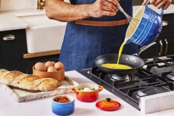Le Creuset - Набор из 4 форм для выпечки 100мл лазурный / артикул   79109102200000  / GTIN 843251177998