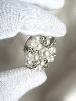 Большая пуговица-брошь с бисером жемчугом и стразами 3 шт