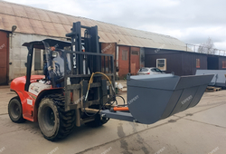 Ковш с гидравлическим опрокидыванием на вилы