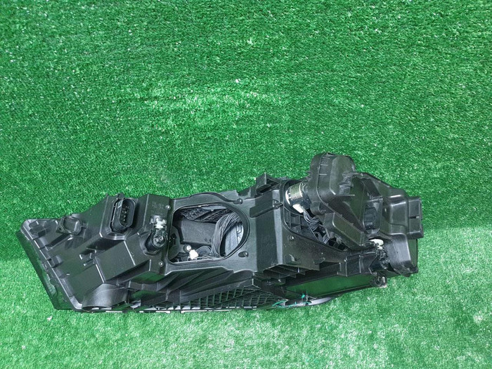 Фара правая Audi Q7 2 (2015-2019) LED