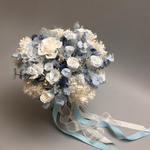 «Голубой фарфор» - букет из стабилизированных цветов
