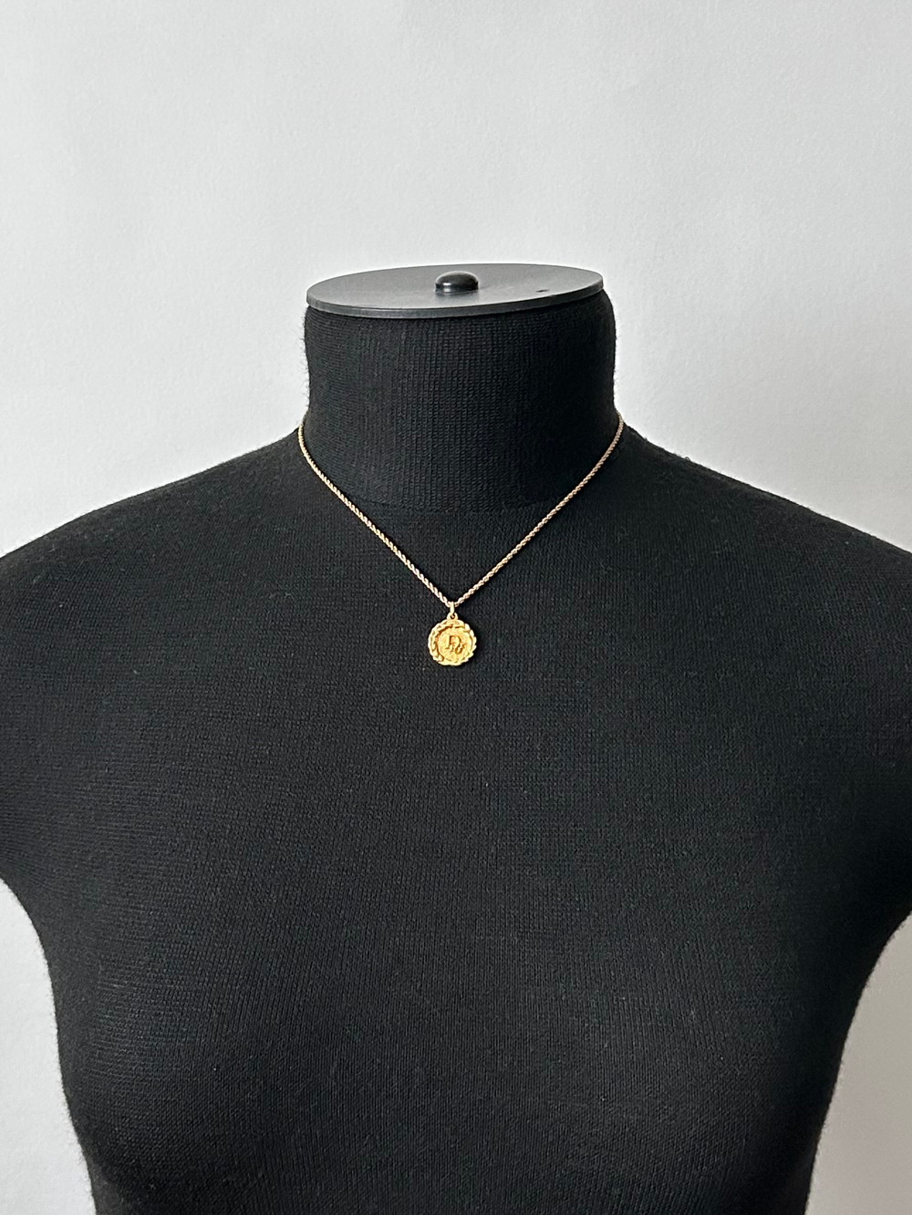 Кулон с лого Christian Dior