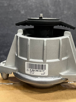 Опора двигателя передняя Mercedes-Benz A2042404217