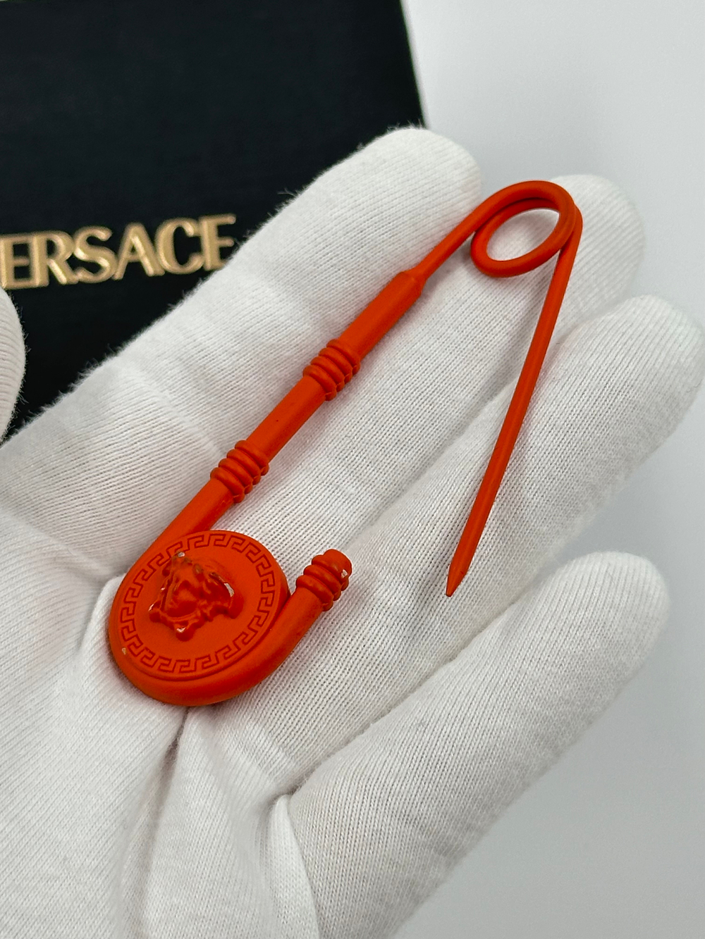 Брошь Булавка Versace