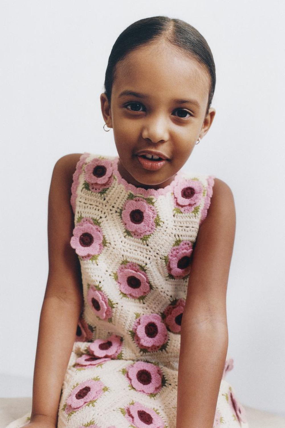 ZARA ТРИКОТАЖНОЕ ПЛАТЬЕ С КРУЖЕВОМ КРОШЕ, РОЗОВЫЙ