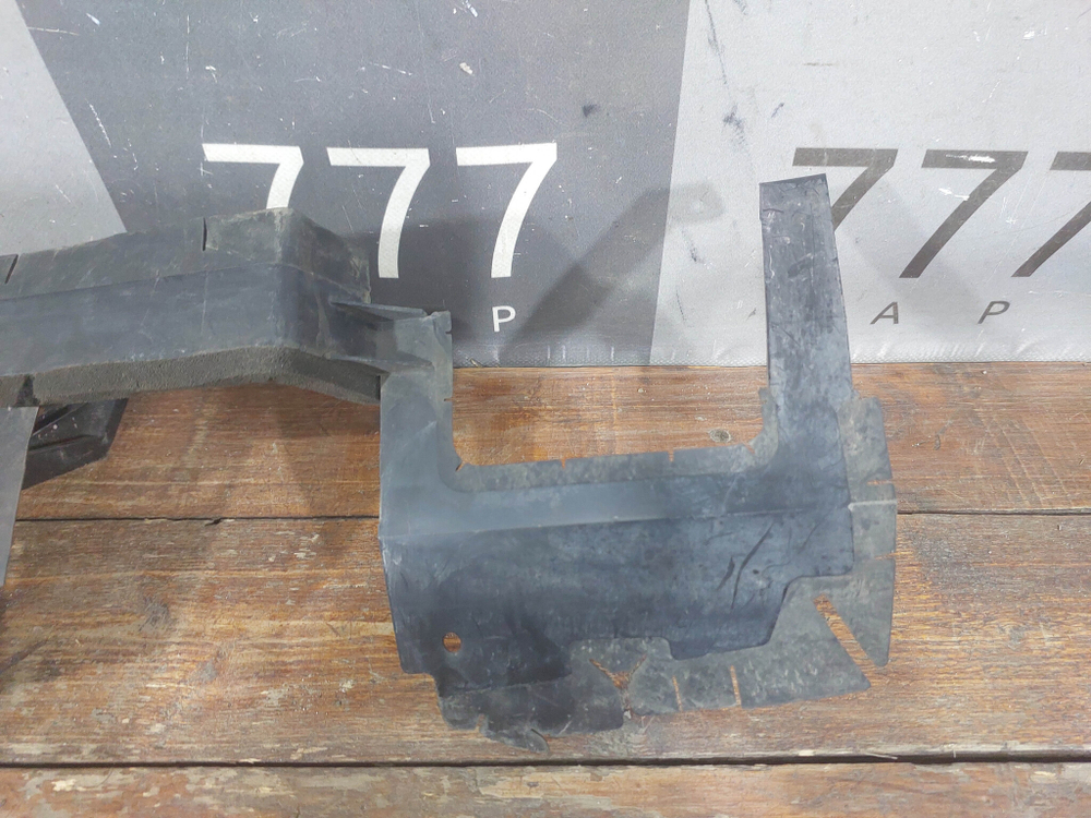 Дефлектор радиатора правый Chery Tiggo 8 Pro 21-нв Б/У Оригинал 302000904AA