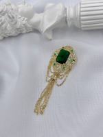 Брошь в винтажном стиле с темно-зеленым прямоугольным кристаллом и цепочками, оттенок золото