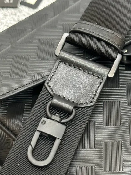 Сумка-мессенджер MONTBLANC EXTREME 3.0 C ПРЯЖКОЙ LOCK 4810 В ФОРМЕ ЛИТЕРЫ М