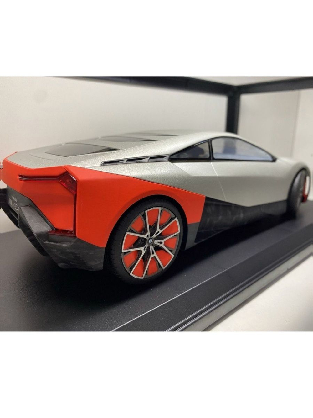 Модель BMW масштабная Vision M next 2019 1:18