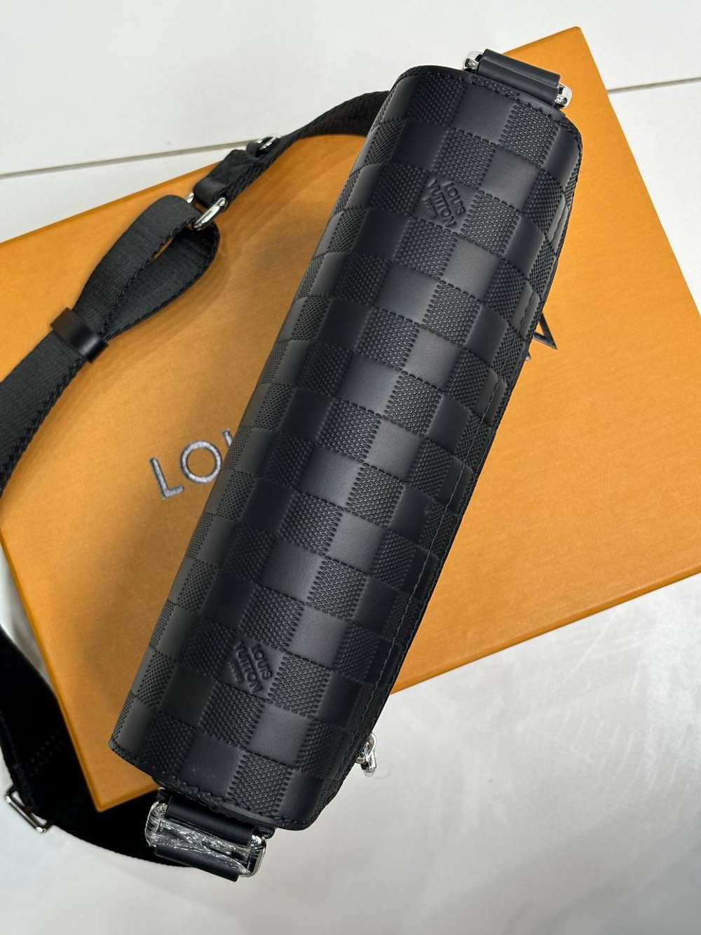 Сумка-мессенджер Louis Vuitton