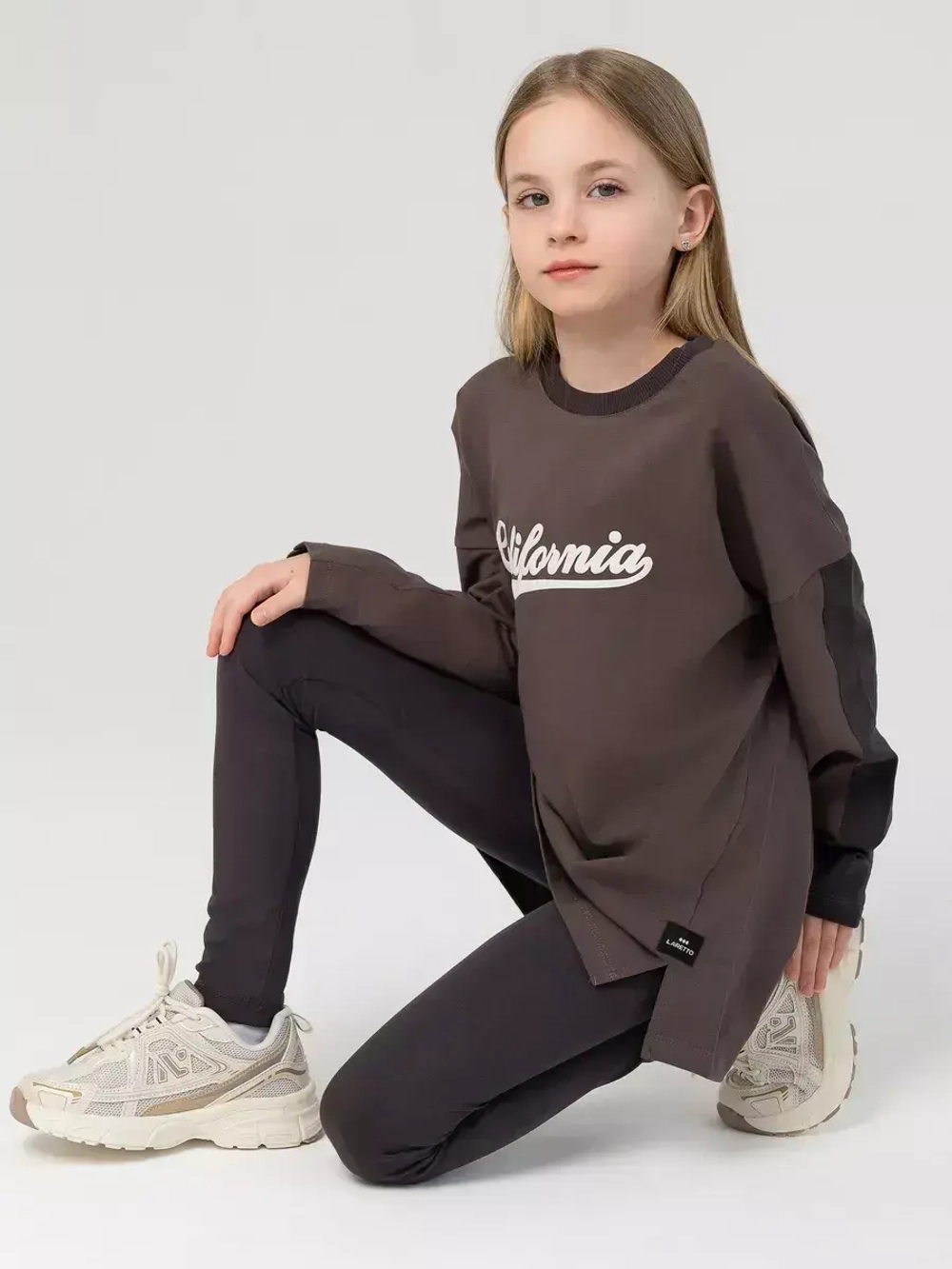 Спортивный костюм для девочки на весну с леггинсами