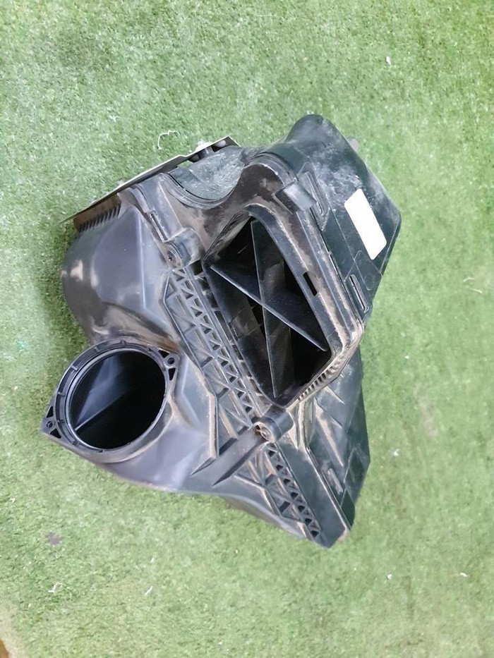 Корпус воздушного фильтра Audi A4 4 B8 (2007-2015)