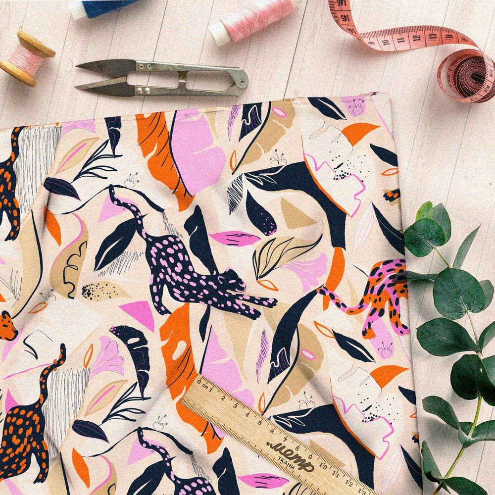 Ткань таффета яркие леопарды в листьях