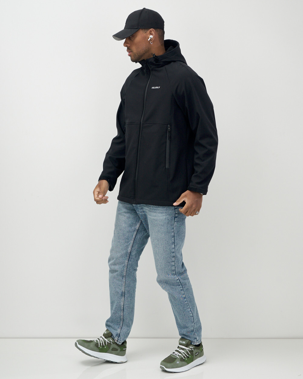 Ветровка спортивная мужская с капюшоном softshell черного цвета 9563Ch