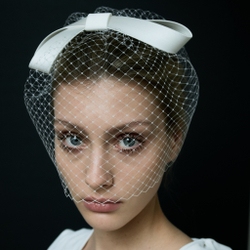 Вуаль белая с бантом сверху