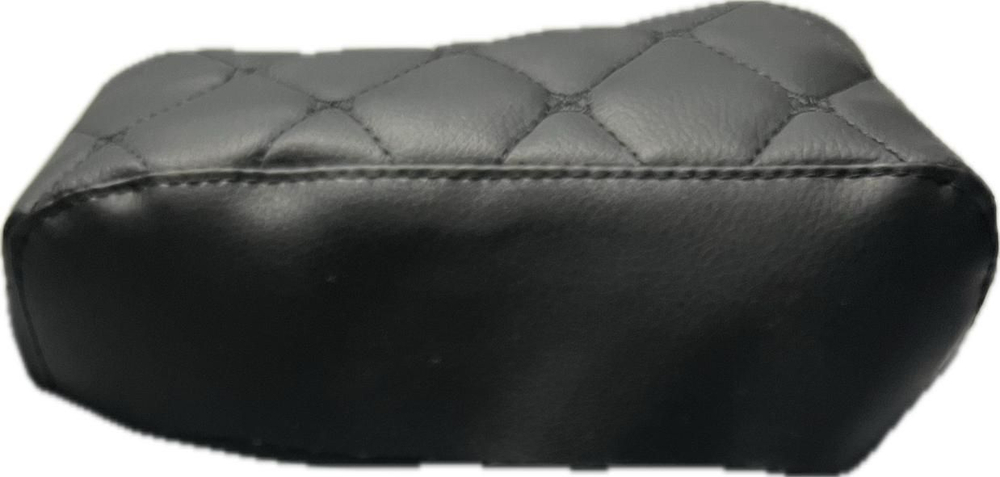 Чехол на штатный подлокотник Лада Приора (чёрная нить Бабочка)