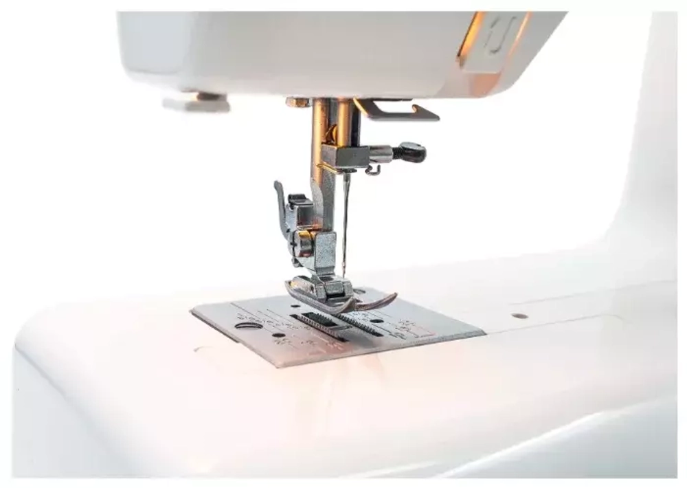 Швейная машина Janome Legend LE15