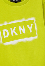 Футболка DKNY Ярко-желтый/Принт: логотип в прямоугольнике (Мальчик)