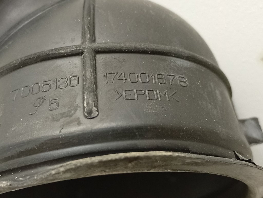 WISL103 кт63 Сливной патрубок для стиральной машины Indesit 174001678 б/у