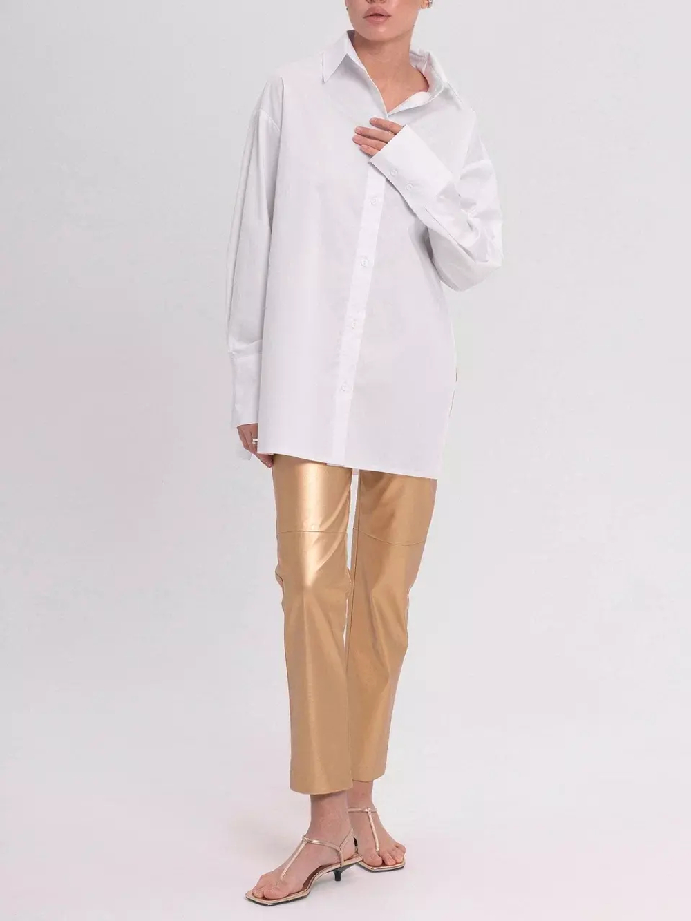 Рубашка с вырезами по бокам