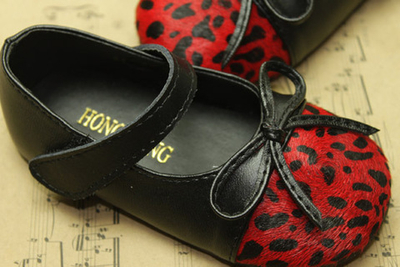 Туфли на липучке с анималистическим принтом и бантом