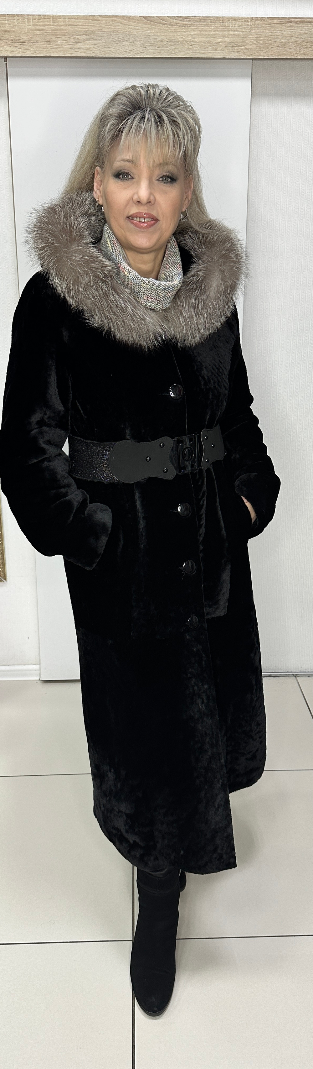 Пальто-шубка из мутона с капюшоном