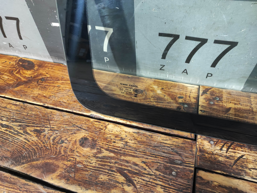 Стекло багажника глухое левое Tank 300 20-нв Б/У Оригинал 5403102XKM14A