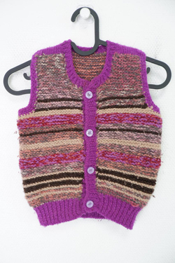 Жилетка вязаная на 4/5 лет