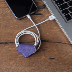 Чехол-держатель для проводов кожаный Chapeau Easy цвета сирени