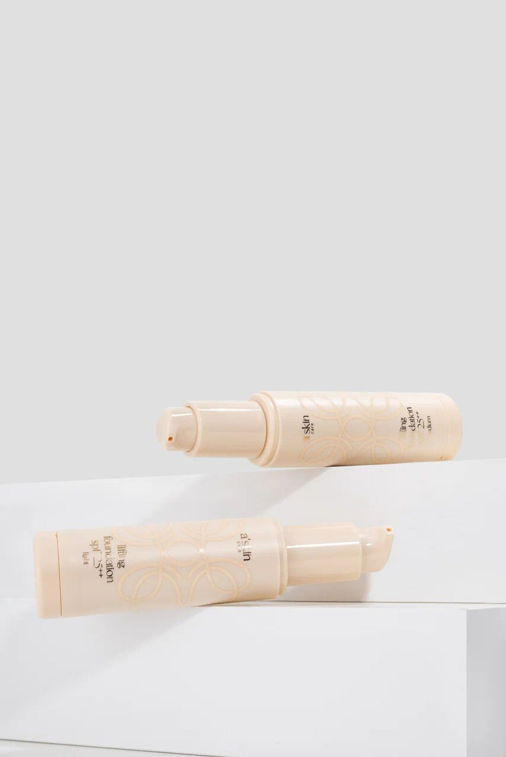 Лёгкий BB-крем с сияющим финишем и защитой SPF 25++ (light)