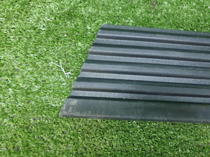 Накладка порога правая Lexus LX 3 (2007-2023)