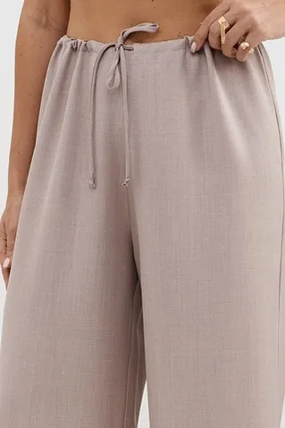 Брюки свободные на резинке серо-бежевого цвета