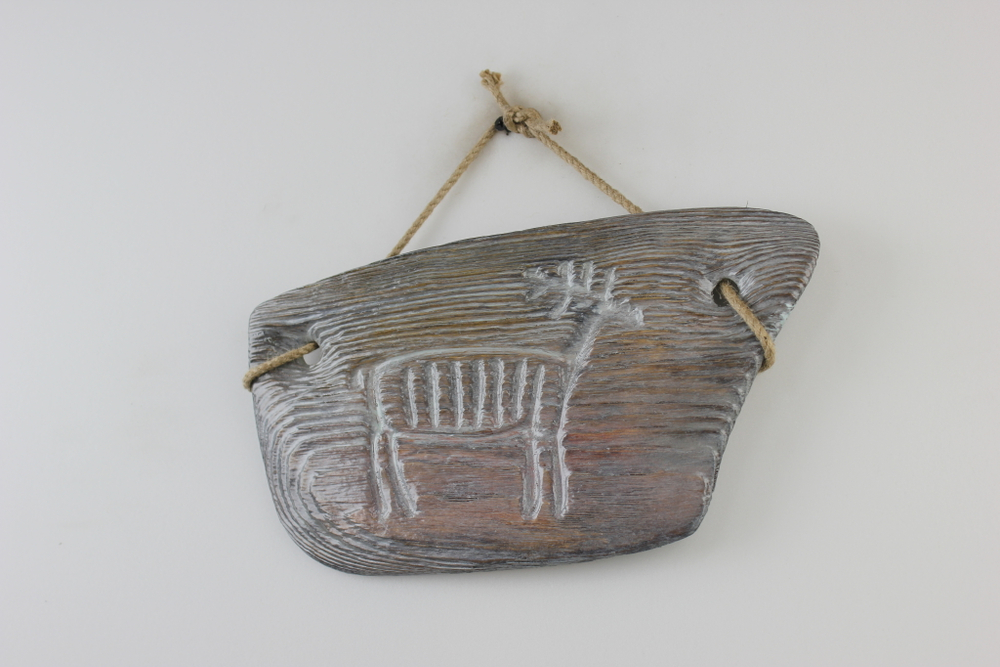 Деревянный сувенир с хакасским петроглифом