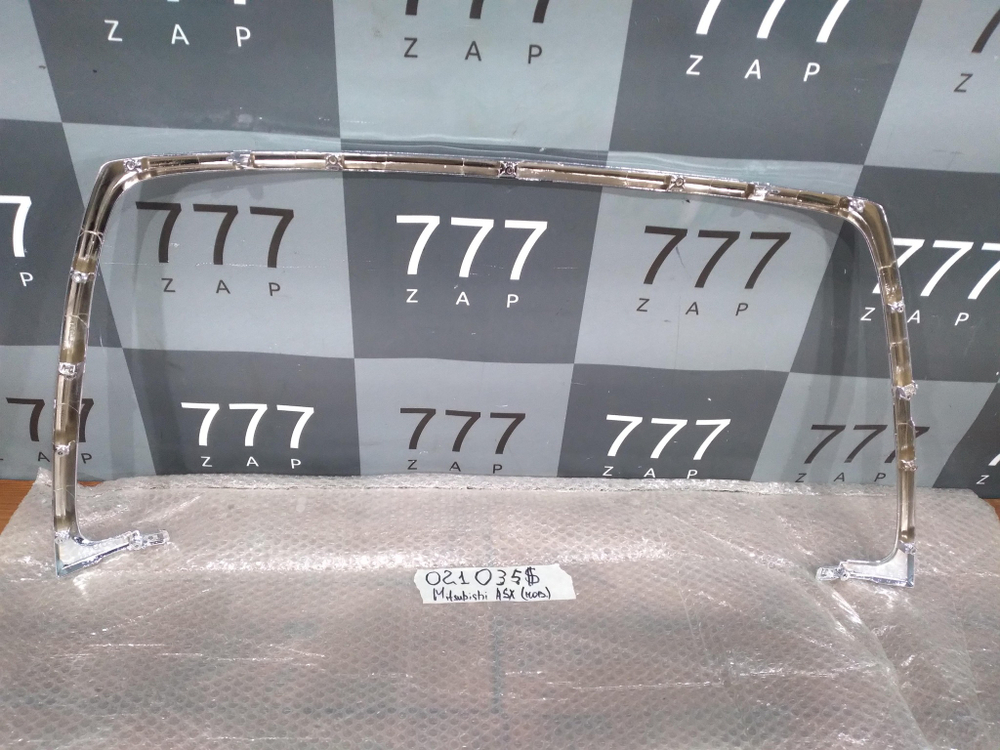 Молдинг решетки радиатора Mitsubishi Outlander 2 (XL) 09-13 Новое  6400C902