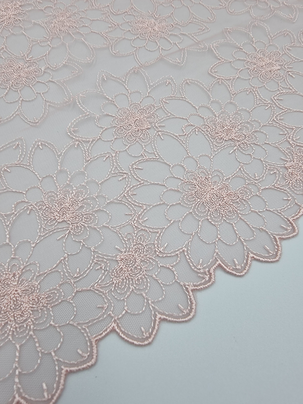 Вышивка на сетке персиково-розовая К805 21 см