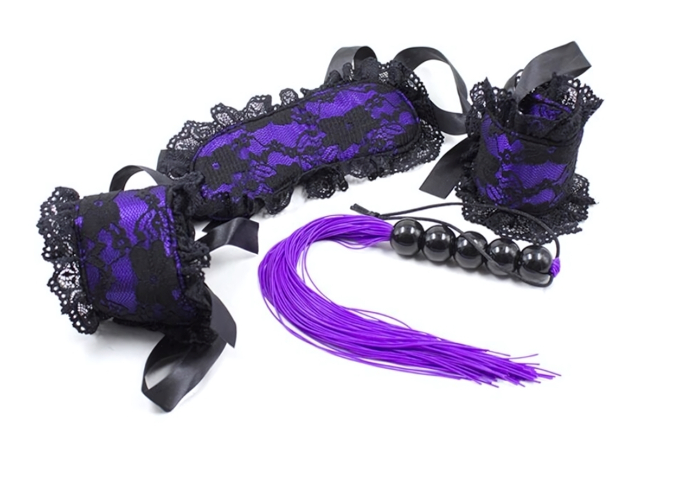 Кружевной набор: маска, оковы, флоггер