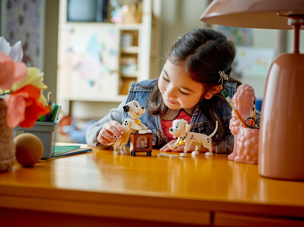 Набор LEGO Disney «101 далматинец»: Сборные игрушечные щенки Лаки и Пенни (43271) Лего для детей