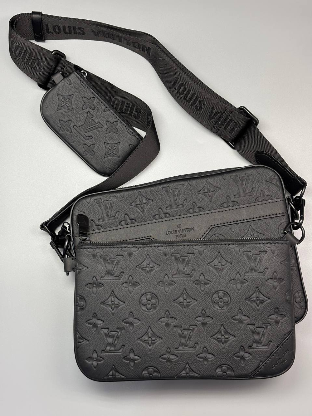 Сумка-мессенджер Louis Vuitton