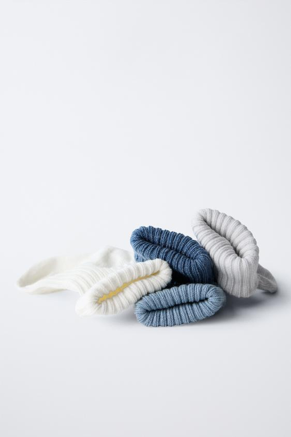 ZARA НАБОР ИЗ 4 ЦВЕТНЫХ НОСКОВ В КОРОБКЕ, СИНИЙ МЕЛАНЖ