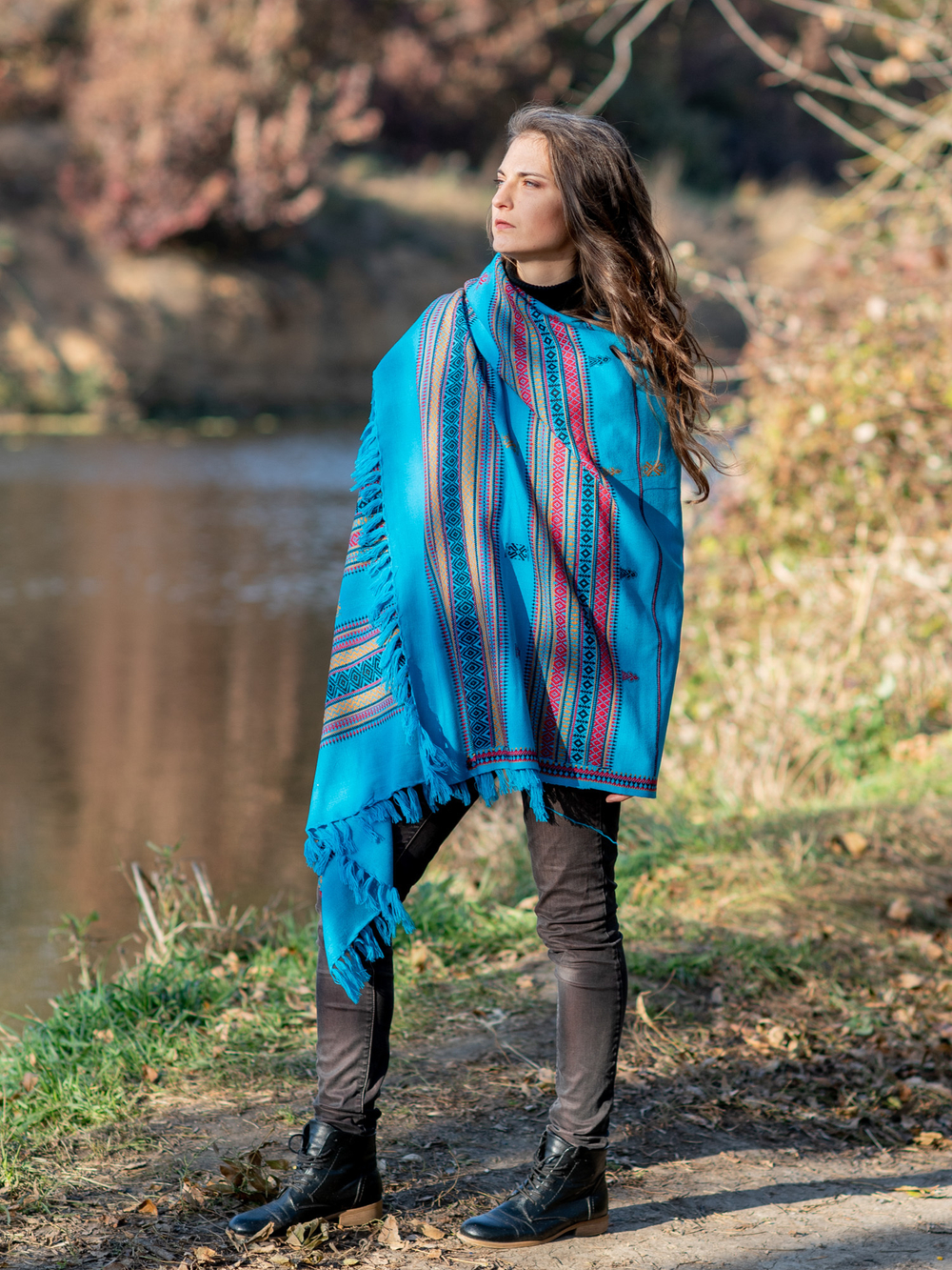 Шаль с гуджаратской вышивкой