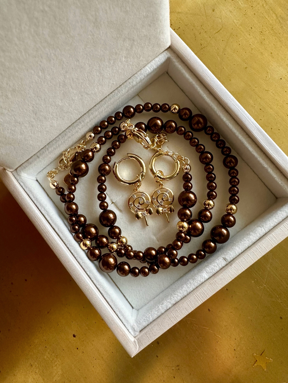 Браслет Тиана из шоколадных бусин