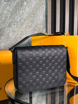 Сумка-мессенджер Louis Vuitton