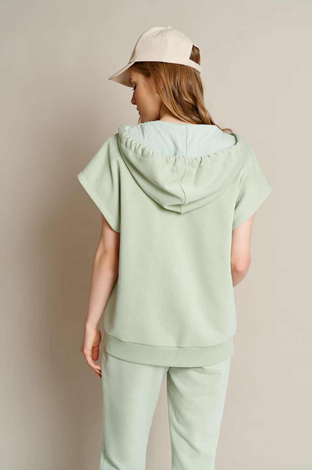 22585 Жилет женский (фисташковый)