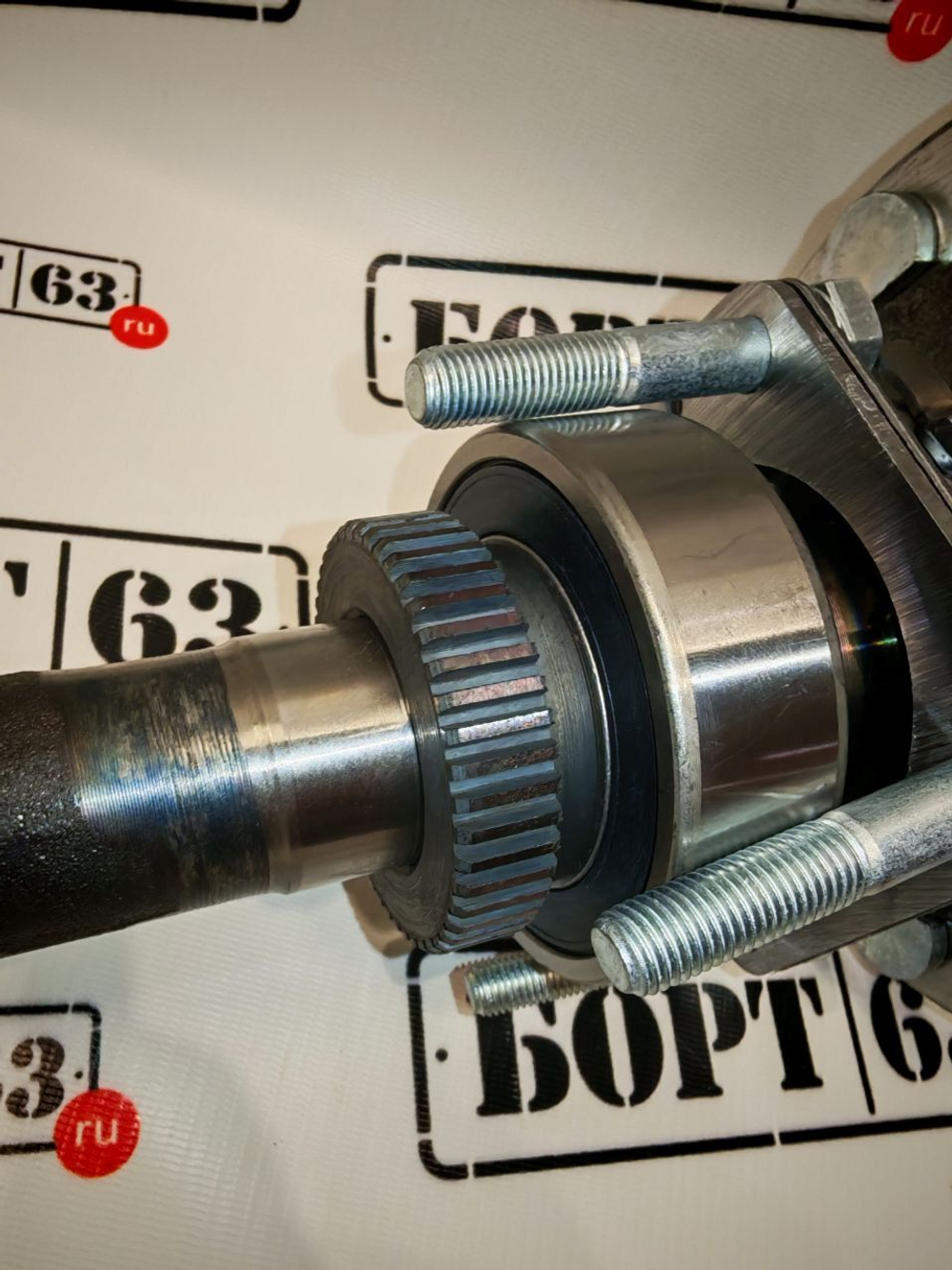 Комплект полуосей 21213 - 2123 24 шлица нового образца, с АБС