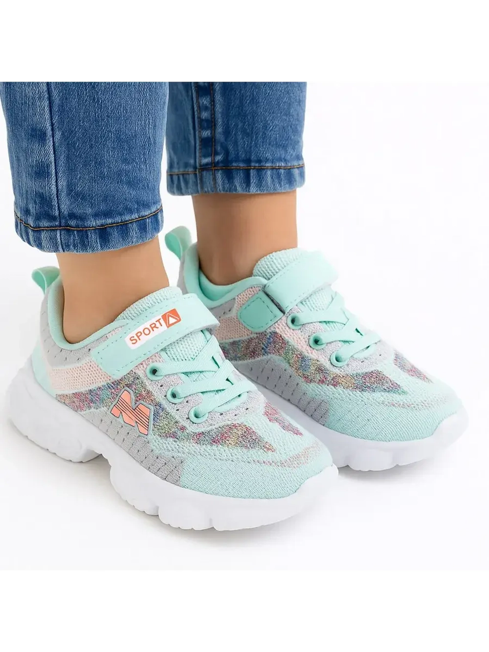 Кроссовки детские новинка.