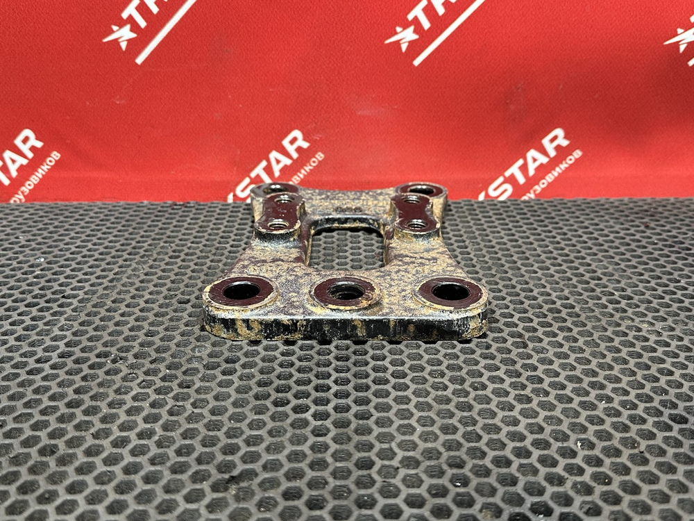 Кронштейн крыла заднего