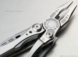 Мультитул Skeletool (7 опций в одном)