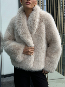 Шуба из эко-меха укороченная кремовая