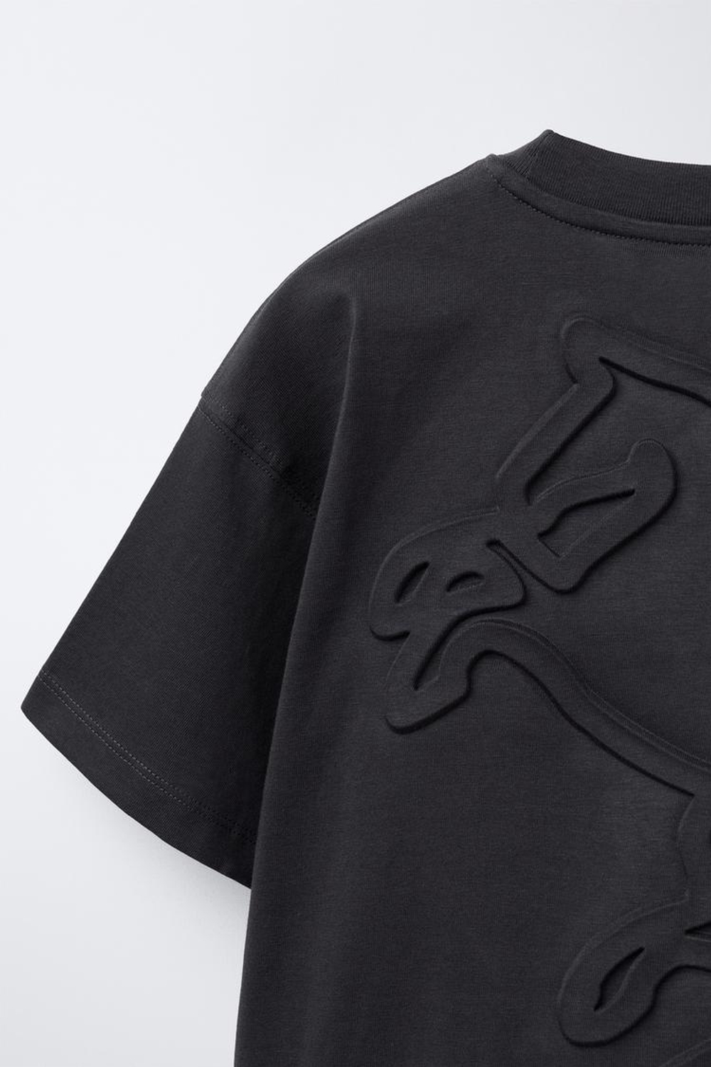 ZARA ФУТБОЛКА С РЕЛЬЕФНЫМ ПРИНТОМ, АНТРАЦИТОВО-СЕРЫЙ